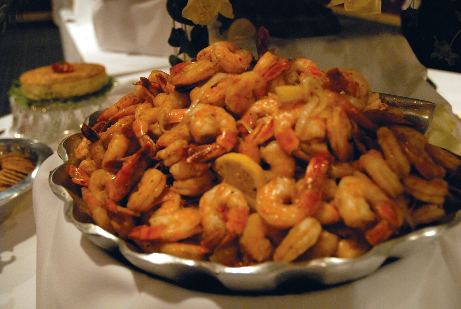 Platter of boiled shrimp with cocktail sauce